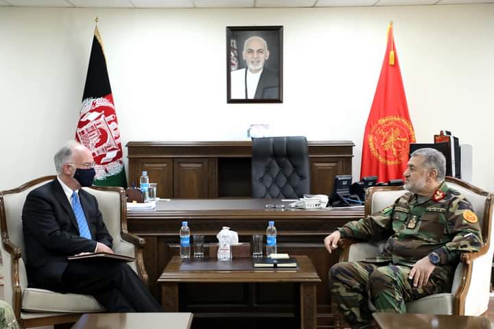 د امریکا سفیر د افغان ځواکونو د مسلکي روزنې ژمنه تازه کړه
