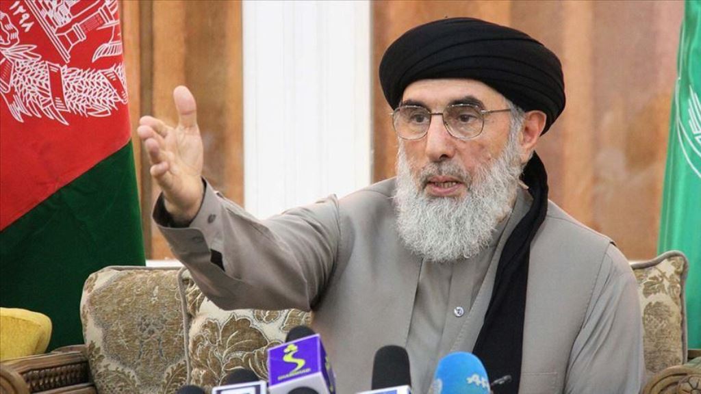 حکمتیار: د نجونو پرمخ د زدکړو د بندیز لپاره هېڅ دلیل نشته